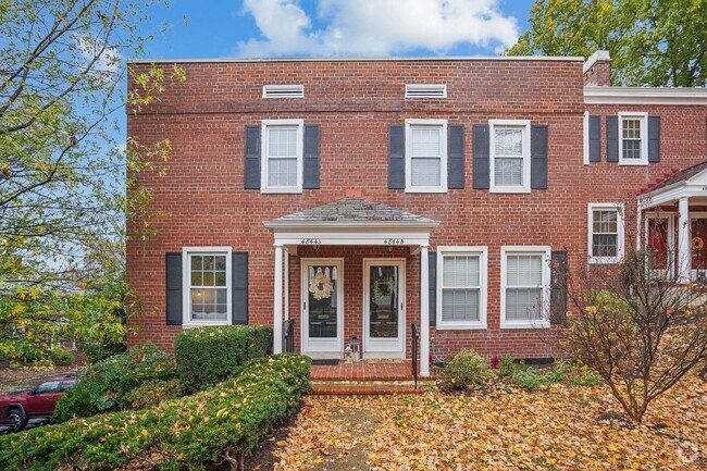 Building Photo - Your dream rental in Fairlington Village a...