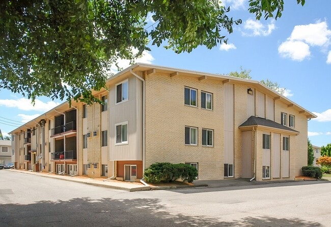 Photo - Highland Apartments (Highland Caddis, LLC)