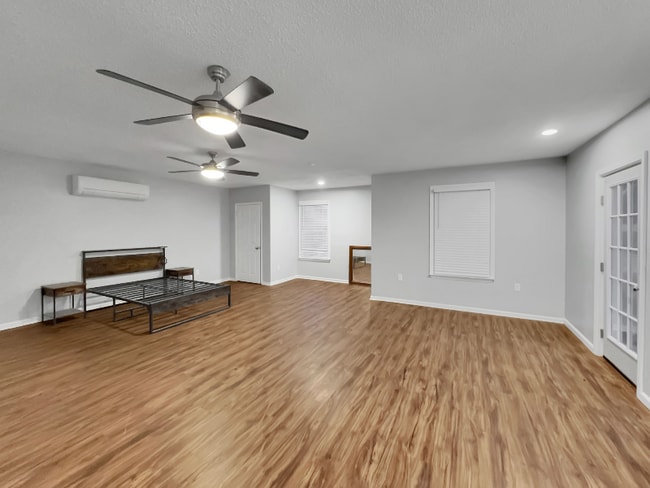 Photo - 107 Patra Dr