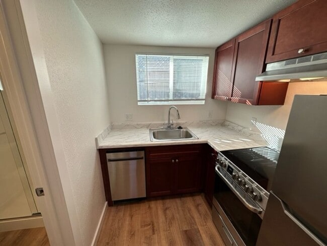 Photo - 2020 Brommer St Unit D