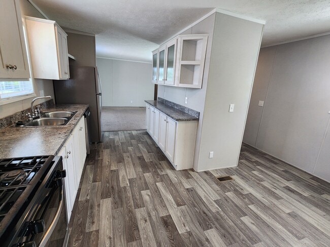 Building Photo - 571 Delaware Rental