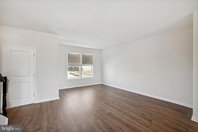 Photo - 738 Compass Wy