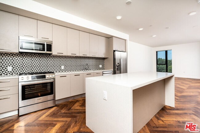 Photo - 1250 N Fairfax Ave Unit 510