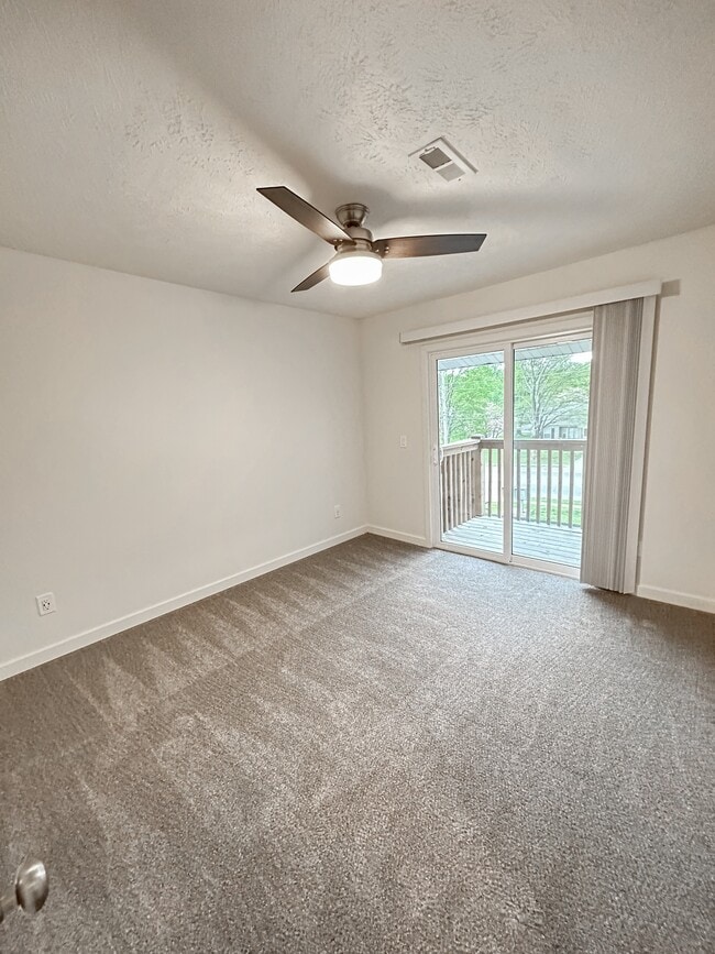 Cedarstone Bedroom with Balcony - Renovated