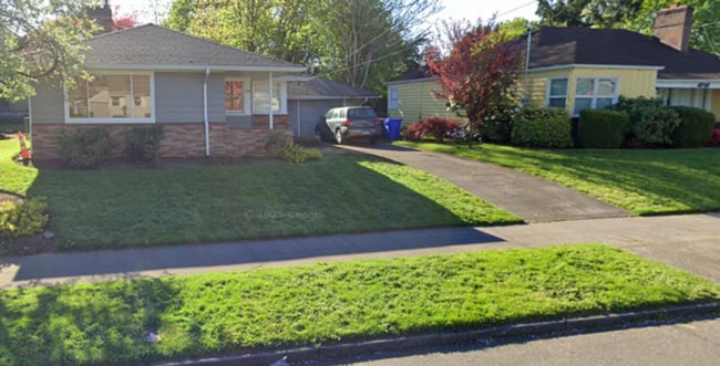 Building Photo - Spacious, Newly Renovated 5-Bedroom Home N...