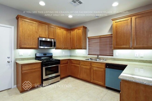 Photo - 8168 Lone Boulder St