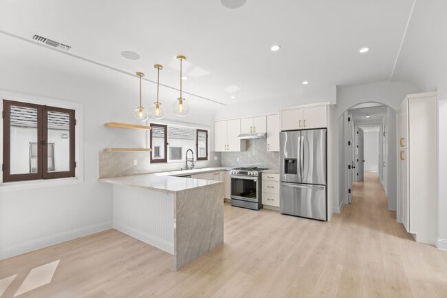 341 N Genesee Ave Unit 341
