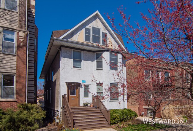 Building Photo - 1252 W Elmdale Ave Unit 1