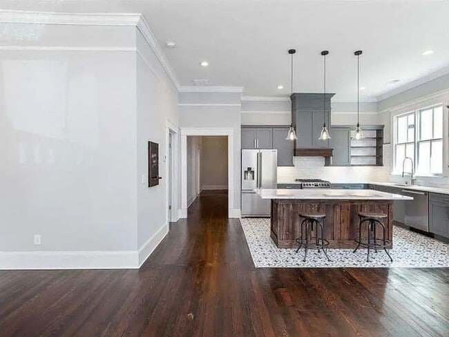 Photo - 632 Grady Pl SW