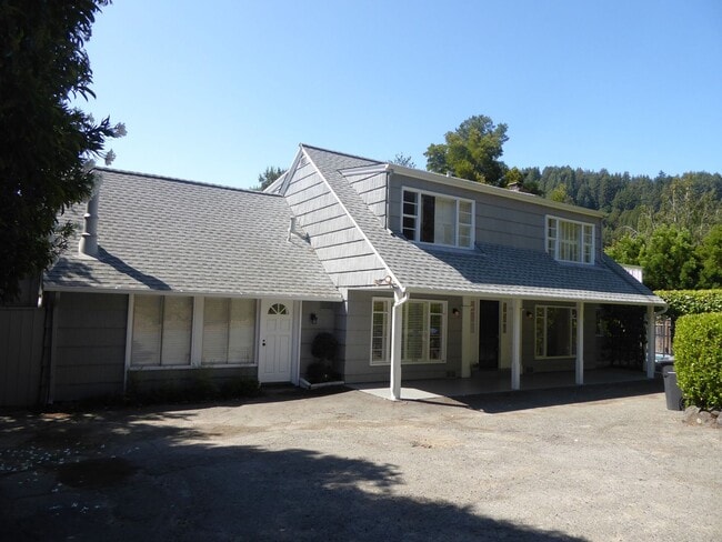 Building Photo - SPACIOUS AND SECLUDED THREE BED / TWO BATH... Rental