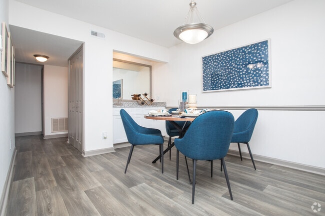 2BR, 2BA- 1121SF - Paces Ridge at Vinings