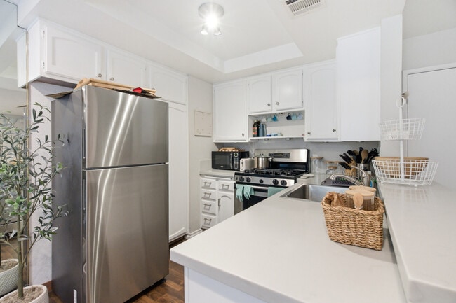 Photo - 839 S Holt Ave