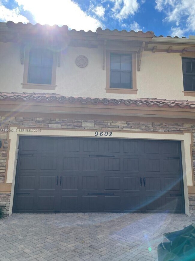 Photo - 9602 Town Parc Cir S