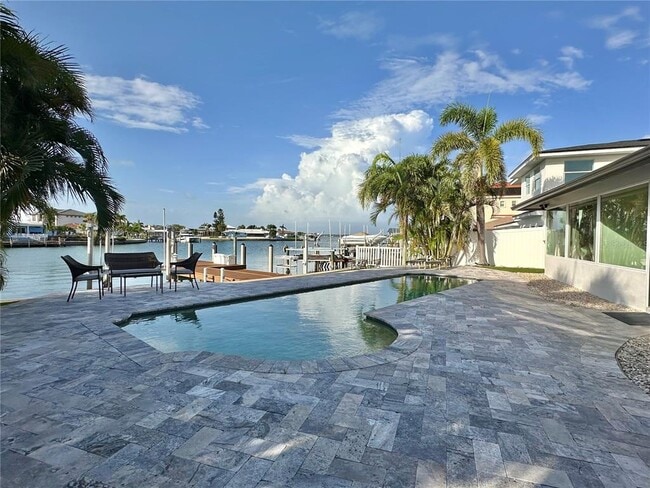 Photo - 320 Palm Island NE