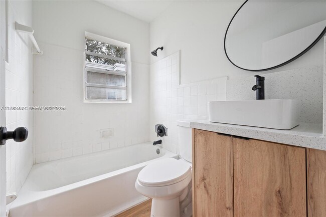 Photo - 417 NW 15th Ave