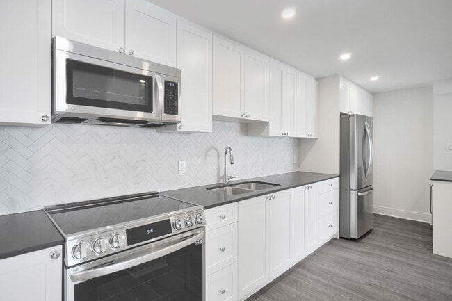 Building Photo - 2222 Bellevue Avenue