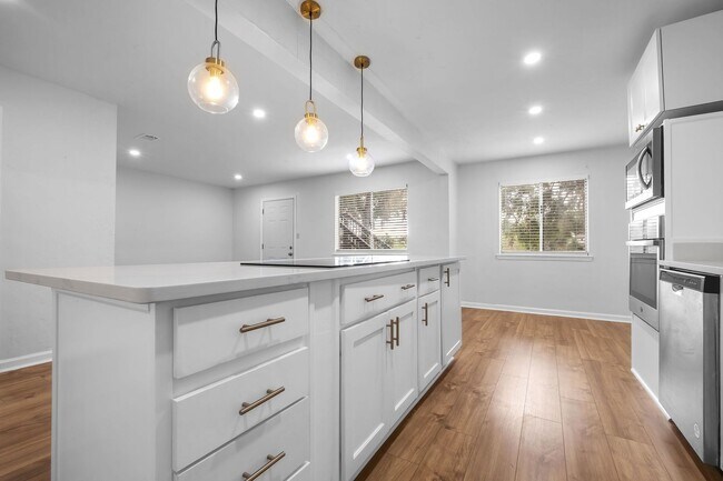 Photo - Completely renovated 2/1 on Golf Course!