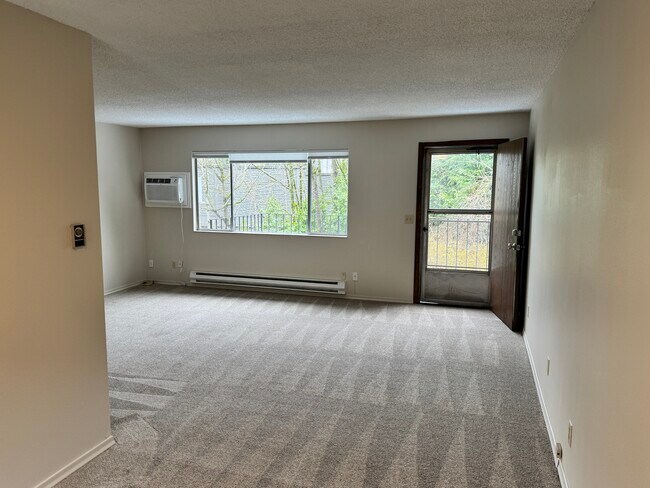 Entrada a la sala de estar - 15603 42nd Ave S Unidad C