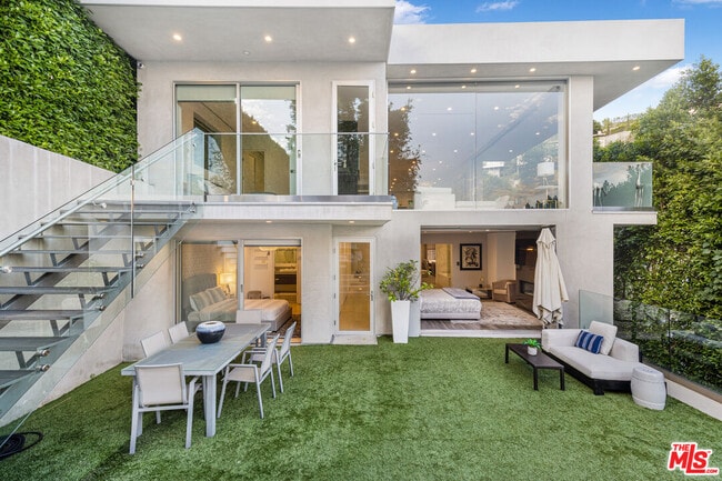 Photo - 1717 Sunset Plaza Dr