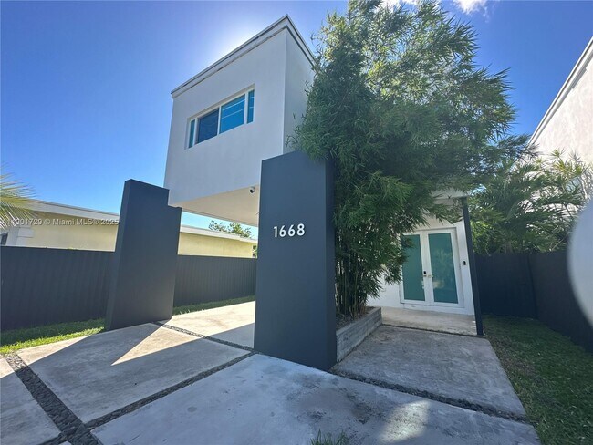 Photo - 1668 SW 29th Ave