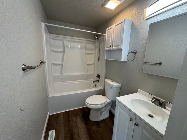 Photo - 3 bedroom, 2 bath, two car garage in Stead- pets welcome!