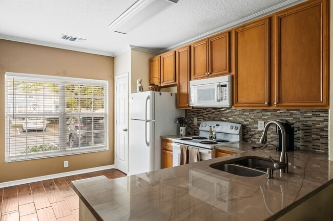 Photo - Beautifully Updated 2/2.5 Townhouse in the Heart of Lake Mary