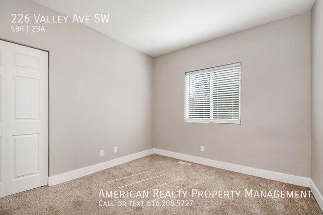 Photo - 226 Valley Ave SW
