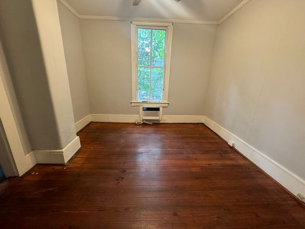 Photo - 304 E 2nd St Unit Apt C