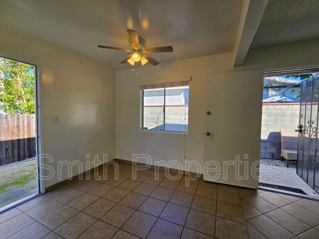 Photo - 2619 Mathews Ave Unidad #B