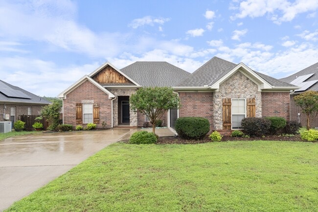 Photo - 1300 Edge Valley Dr N House
