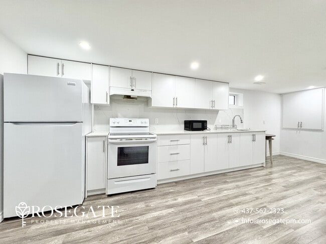 Photo - Cozy 2-Bedroom Basement Apartment with Parking in Oshawa — Cats Allowed Unité 2