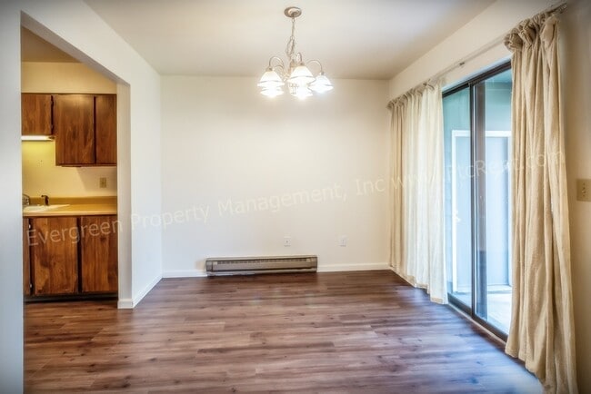 Photo - 904-906 Camelot Ct. Unit 904