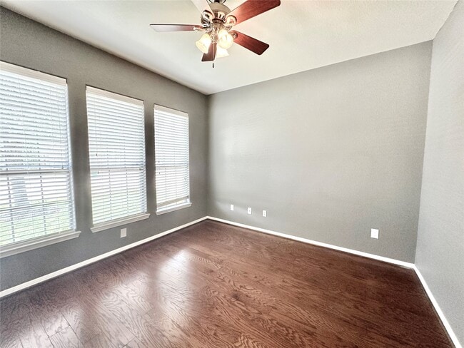 Photo - 25323 Lisburn Dr
