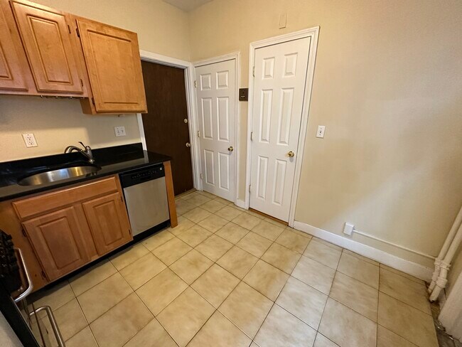 Photo - 375 Dorchester St Unit 1