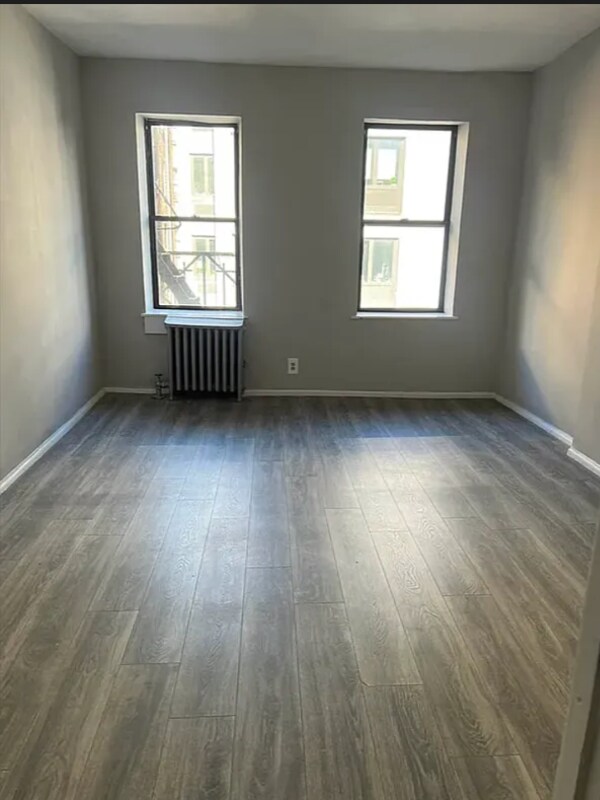 Building Photo - E. 4th St , Ave