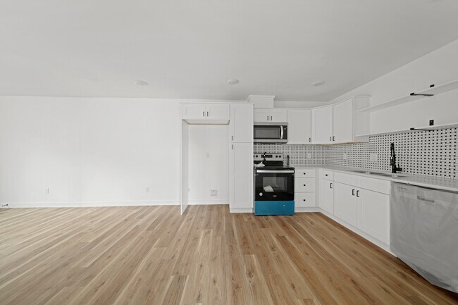 Building Photo - 807 Cullen Blvd Unit 2 Rental