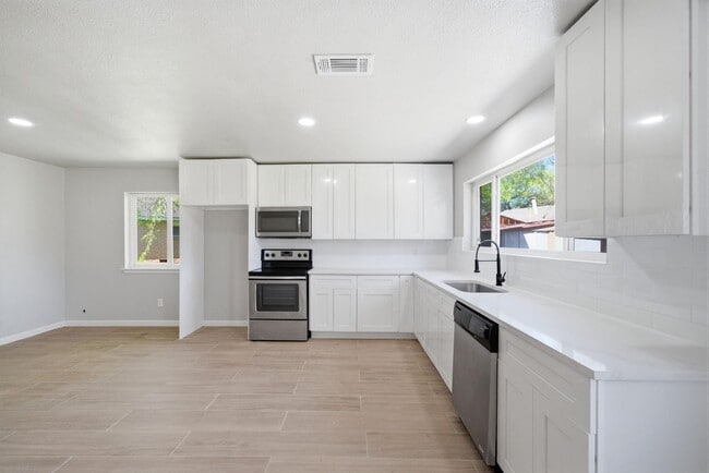 Photo - 7530 Millbrae Ln