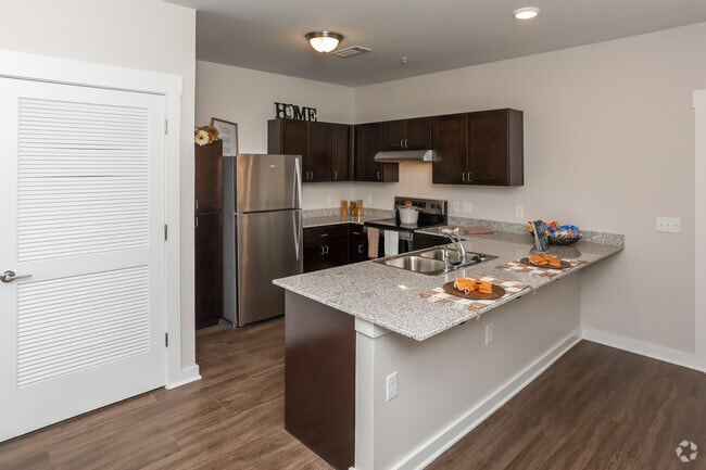 2BR, 1BA - 876SF - Kitchen
