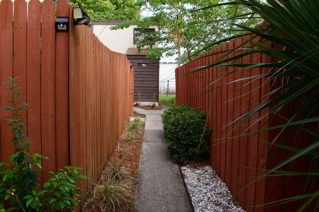 Photo - 1561 Arcadia Dr