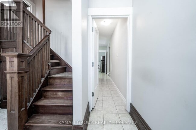 Photo - 25 Spadina Ave