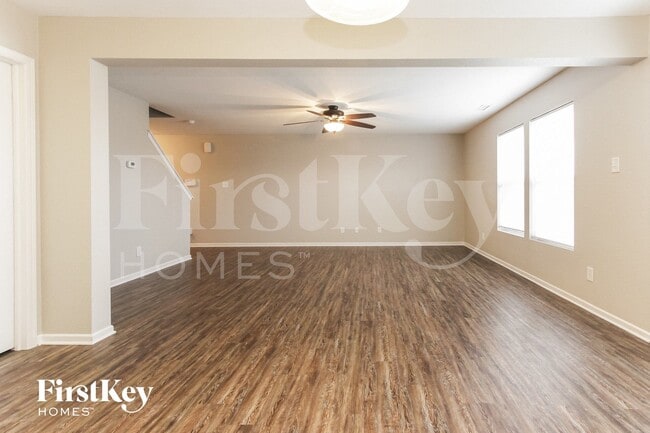 Photo - 8715 Hosta Way