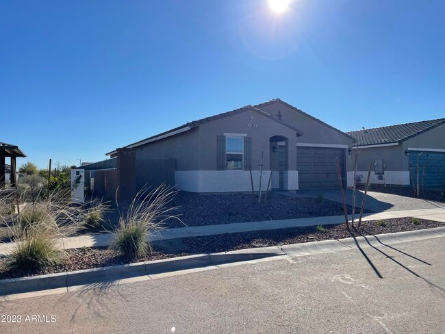 17401 W Red Fox Rd