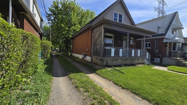 Photo - 965 Dunsmure Rd
