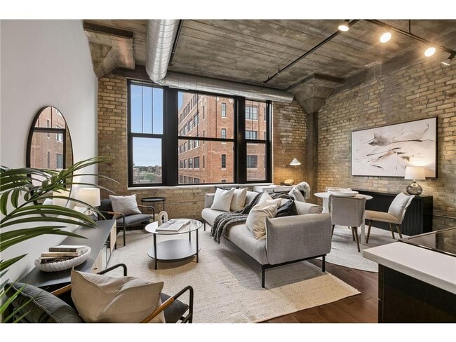 Building Photo - 618 N Washington Ave Unit 500