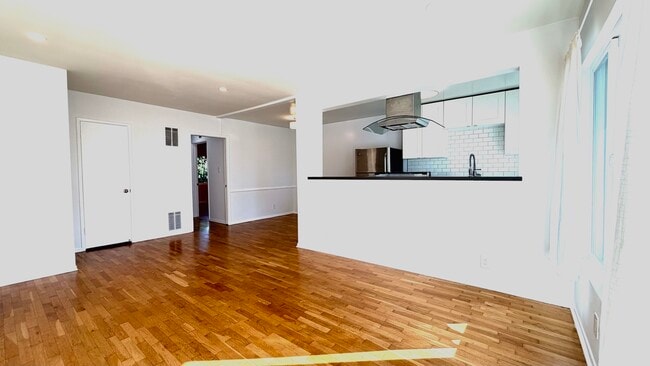 Photo - 2001 Preuss Rd Unit 2009 LOWER