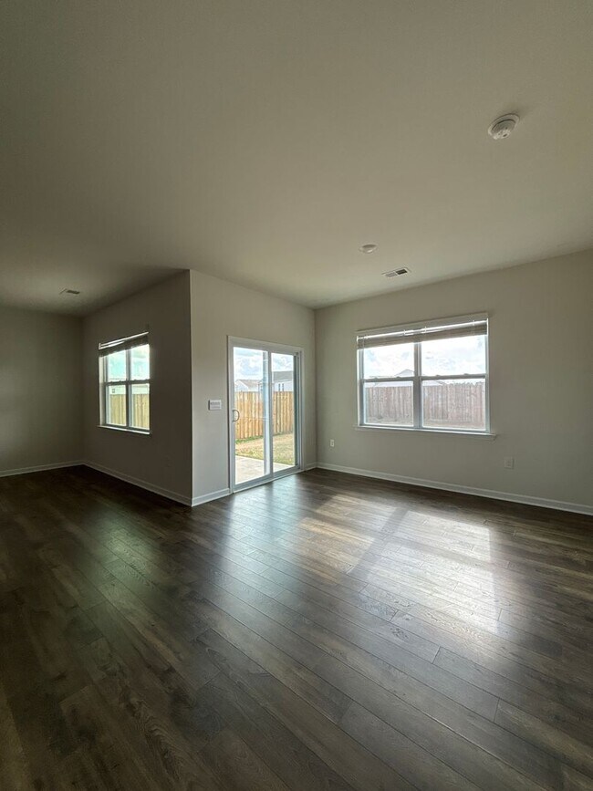 Photo - Beautiful 3/2 In Amenity Filled Neighborhood!