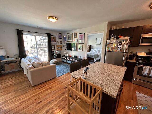 Photo - 965 Hope St