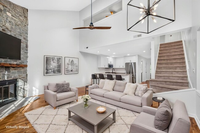 Building Photo - Comfortable Living Minutes from Downtown Charleston
