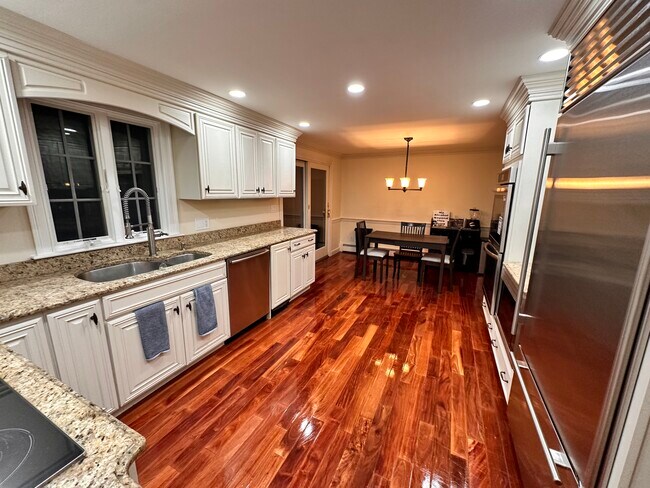 Kitchen - 53 Edinboro St Unit 53