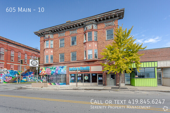 Building Photo - ??No Yolk! These Egg-cellent Apartments Wo... Unit 10